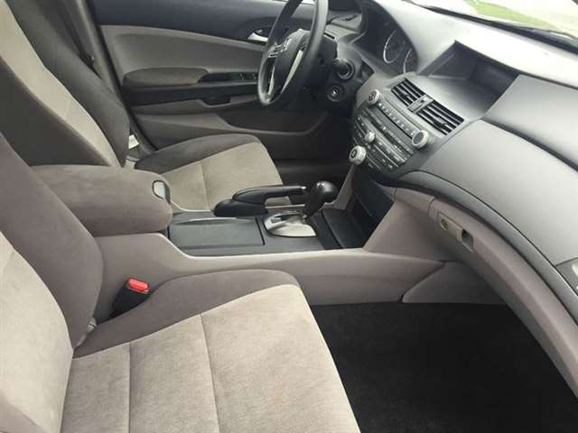 2009 Honda Accord LX-P 4dr Sedan 5A